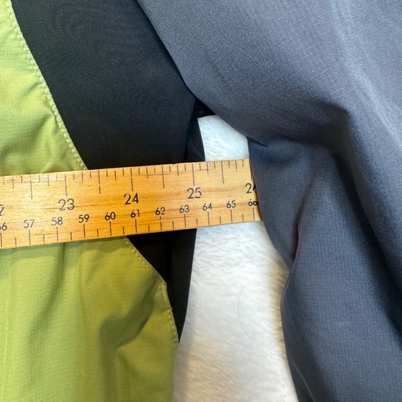 MEC Jacket Mens Size XL Green Black Windbreaker Gorpcore Hiking Lightly Lined - Picture 7 of 15
